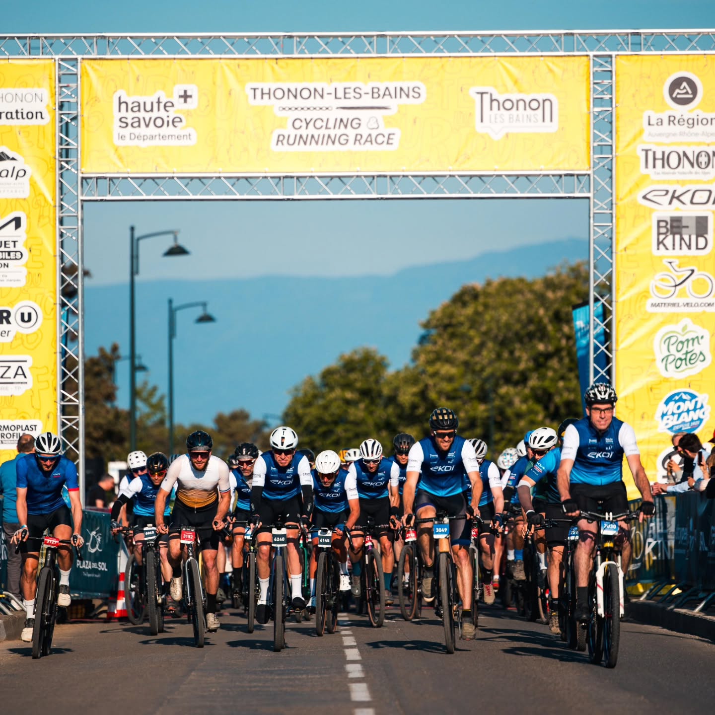 🌞 6eme édition lancée avec le Gravel et 160 amoureux de la nature 💙

📸 @alanis_pic_

𝐈𝐧𝐟𝐨𝐫𝐦𝐚𝐭𝐢𝐨𝐧𝐬 & 𝐢𝐧𝐬𝐜𝐫𝐢𝐩𝐭𝐢𝐨𝐧𝐬 ⤵️
https://thonon-cyclingrace.fr

#ThononRunningRace #ThononCyclingRace #TCR #cyclosportive #running